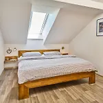 Traberhof - Landurlaub In Seiner Schoensten Form - Freies Reiten Inbegriffen - Hunde Willkommen - Sauna Im Haus - Kanuverleih - Tolle Radwege - Deich In Sichtweite *