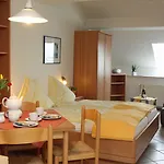 Traberhof - Landurlaub In Seiner Schoensten Form - Freies Reiten Inbegriffen - Hunde Willkommen - Sauna Im Haus - Kanuverleih - Tolle Radwege - Deich In Sichtweite * Schillig