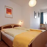 Traberhof - Landurlaub In Seiner Schoensten Form - Freies Reiten Inbegriffen - Hunde Willkommen - Sauna Im Haus - Kanuverleih - Tolle Radwege - Deich In Sichtweite