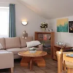 Traberhof - Landurlaub In Seiner Schoensten Form - Freies Reiten Inbegriffen - Hunde Willkommen - Sauna Im Haus - Kanuverleih - Tolle Radwege - Deich In Sichtweite Séjour à la campagne Schillig