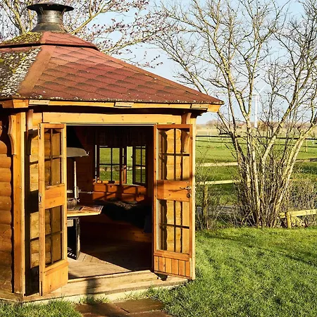 Traberhof - Landurlaub In Seiner Schoensten Form - Freies Reiten Inbegriffen - Hunde Willkommen - Sauna Im Haus - Kanuverleih - Tolle Radwege - Deich In Sichtweite Шиллиг
