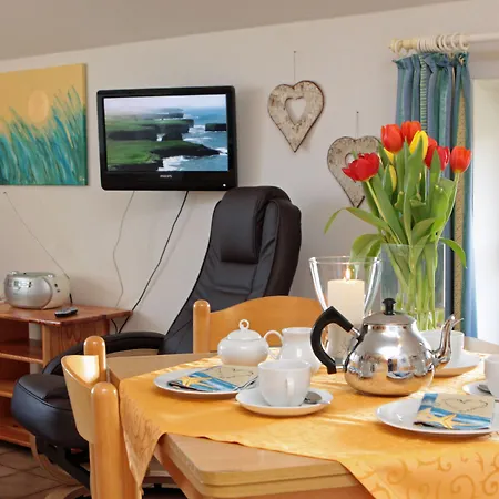 Traberhof - Landurlaub In Seiner Schoensten Form - Freies Reiten Inbegriffen - Hunde Willkommen - Sauna Im Haus - Kanuverleih - Tolle Radwege - Deich In Sichtweite *